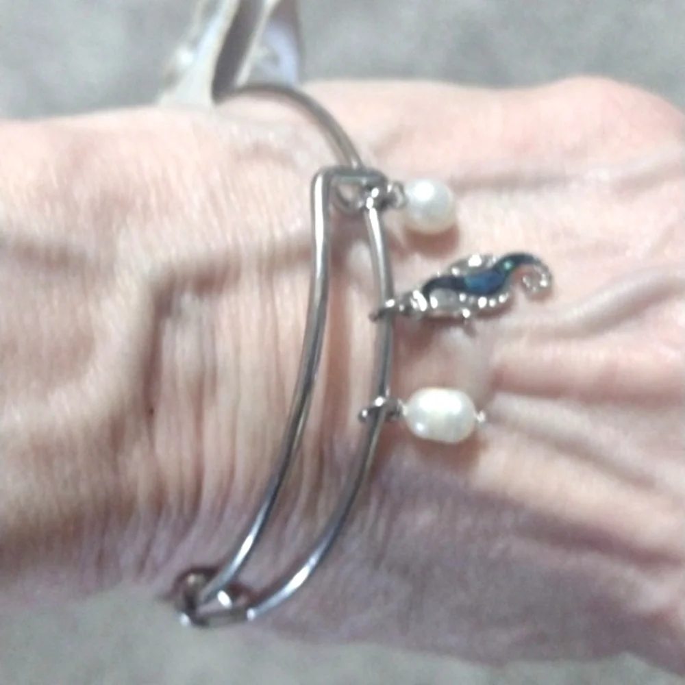 DARLENE SHELLS, INC. GENUINE PAUA ABALONE SEAHORSE BANGLE DANGLE BRACELET-NWT